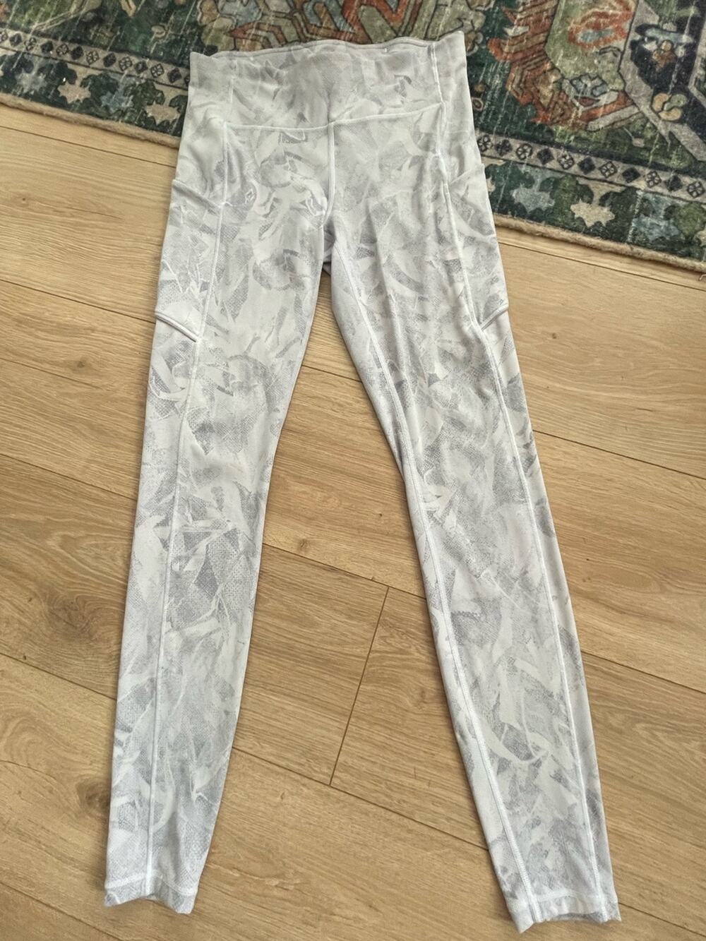 Lululemon Size 6 gray camouflage woman's leggings